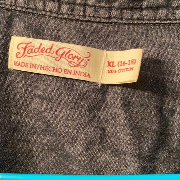 Button down - Picture 3 of 4